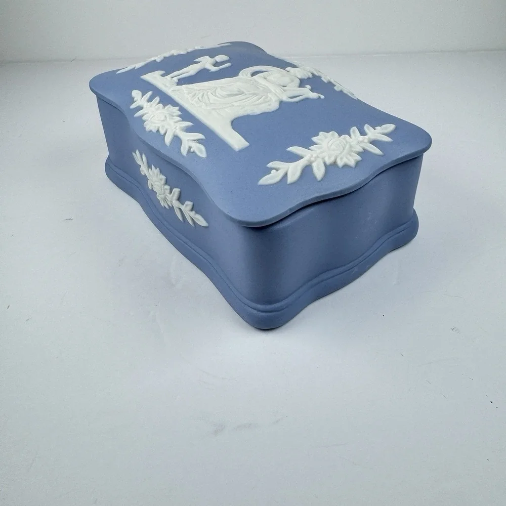 Jasperware Japan Lidded Jewelry Trinket Box Blue 5.5in Woman‎ Cherub Vanity